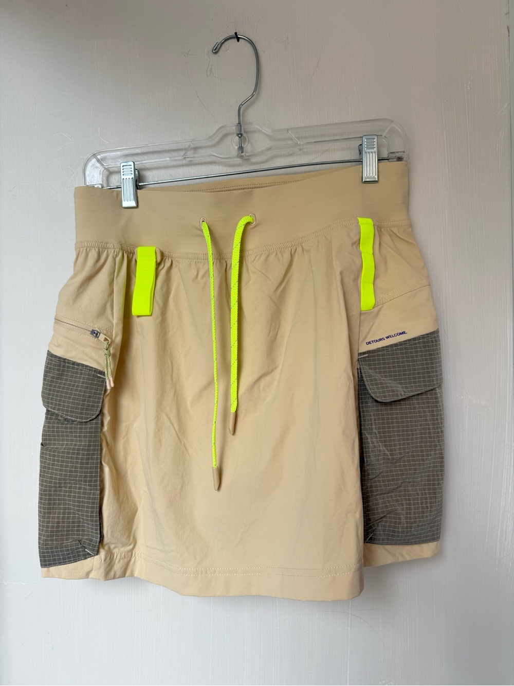 lululemon athletica Beige Athletic Skort with Neon Green Trim - Picture 4 of 15